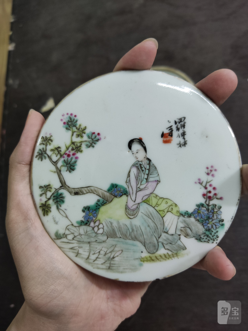 清 罗仲林款粉彩桃花美人盖缸 - 图3